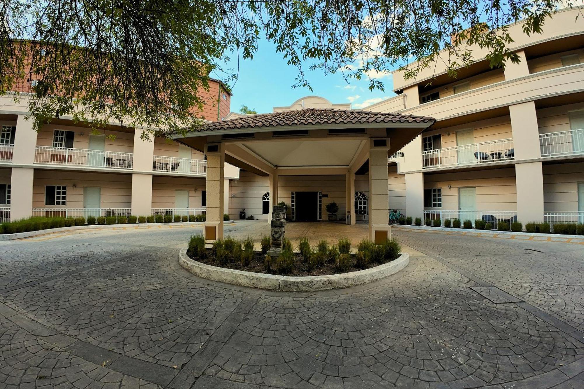 Hotel Real Del Bosque Golf And Spa Тула-де-Альенде Экстерьер фото