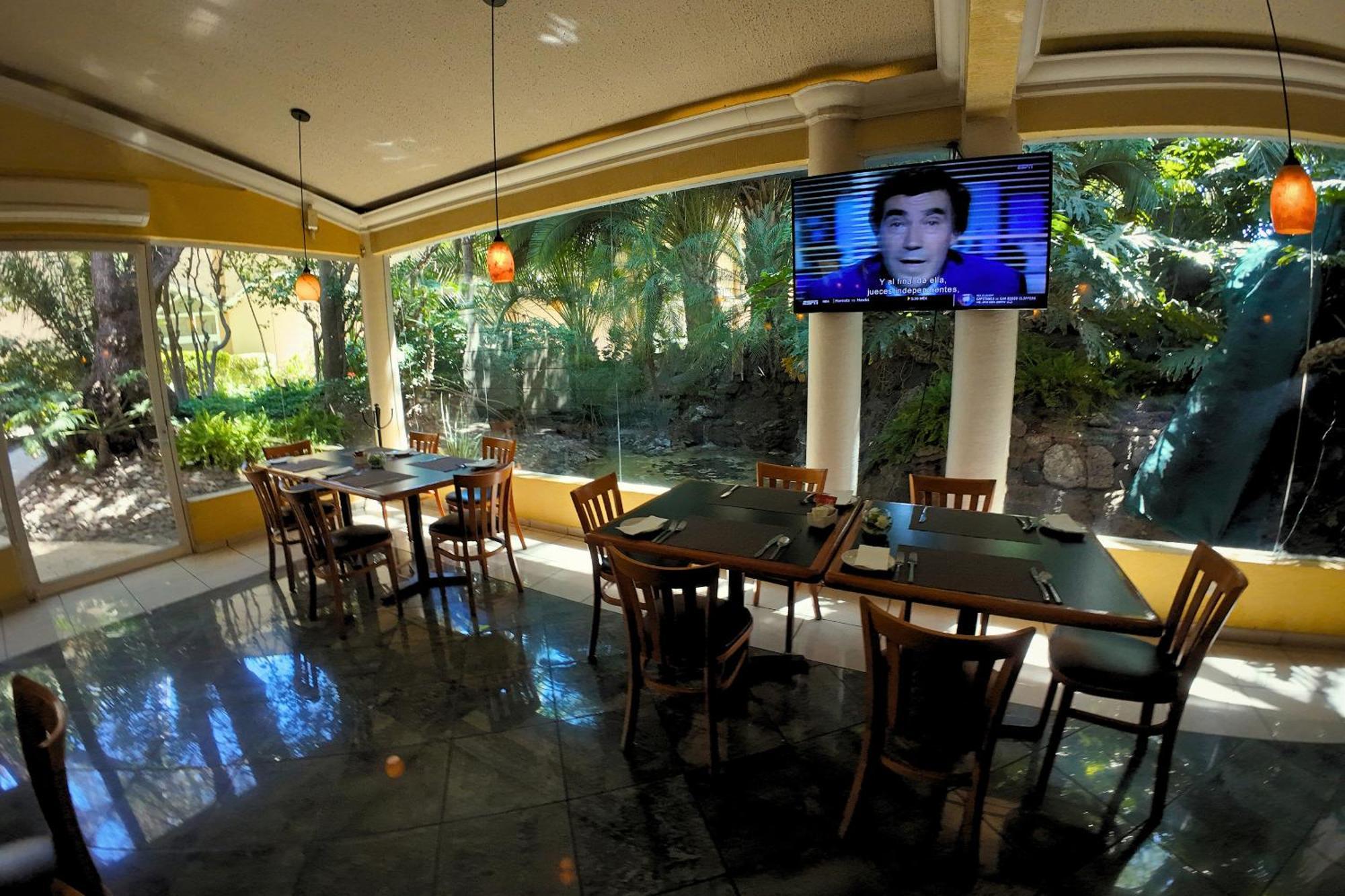 Hotel Real Del Bosque Golf And Spa Тула-де-Альенде Экстерьер фото